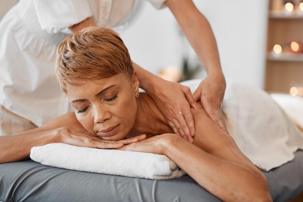 hands-relax-black-woman-spa-massage-back-pain-body-physical-therapy-relaxing-massage-therapist-peaceful-person-resting-enjoys-healthy-luxury-healing-oil-treatment_590464-100555